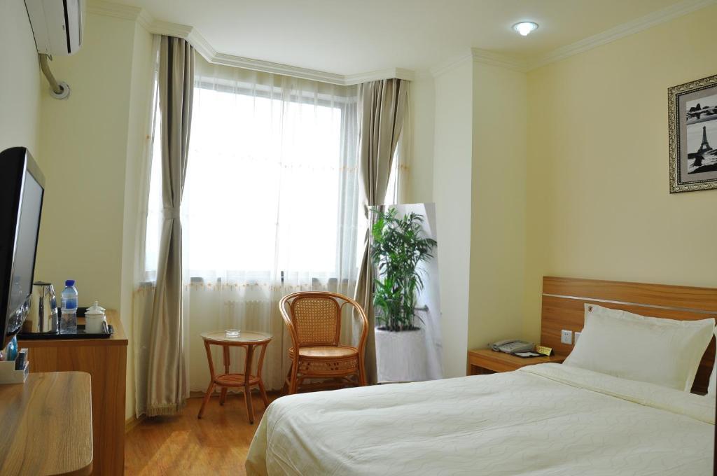 Super 8 Hotel Qingdao Railway Station Gui Zhou Road Экстерьер фото