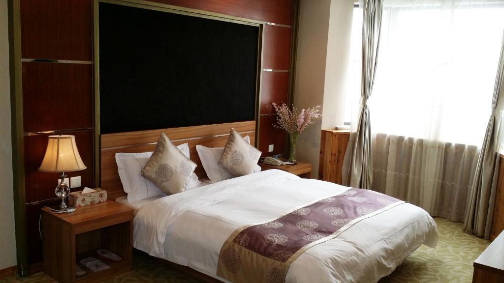 Super 8 Hotel Qingdao Railway Station Gui Zhou Road Экстерьер фото