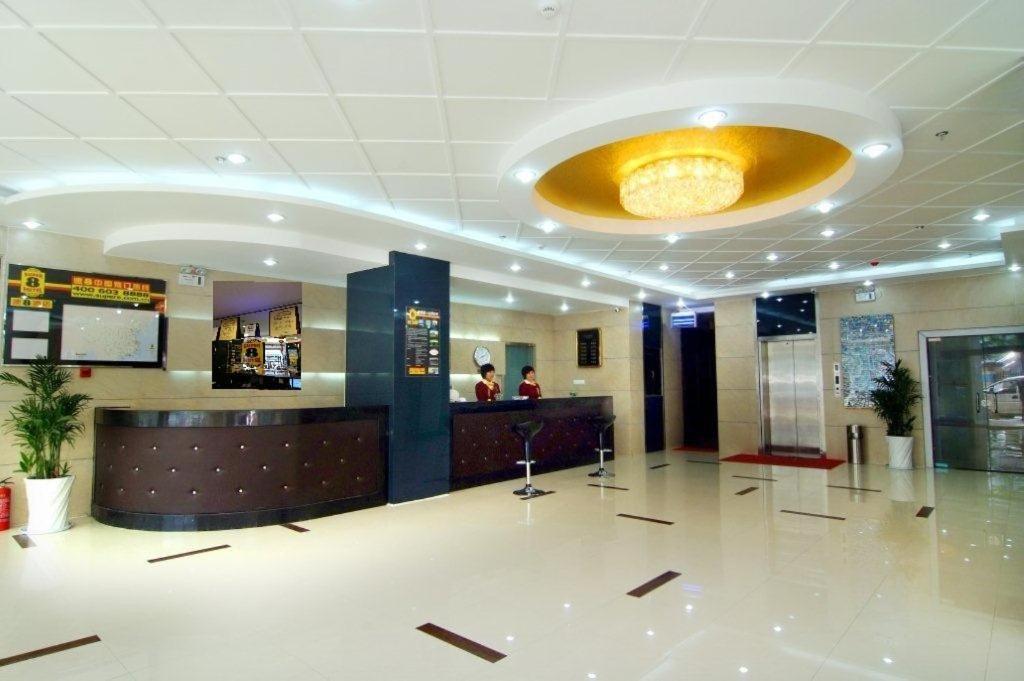 Super 8 Hotel Qingdao Railway Station Gui Zhou Road Экстерьер фото